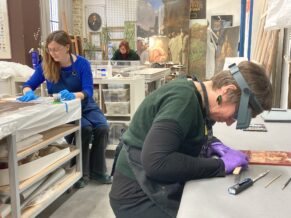 Une partie de l'équipe de l'atelier de conservateurs-restaurateurs du 16Ter sur l'Île de Nantes.